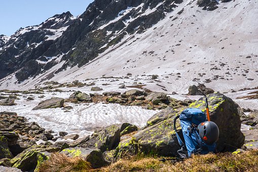 Touristen vermüllen Berge mit Plastik – Am Gletscher befindet sich gleich viel Mikroplastik wie an Meeresstränden